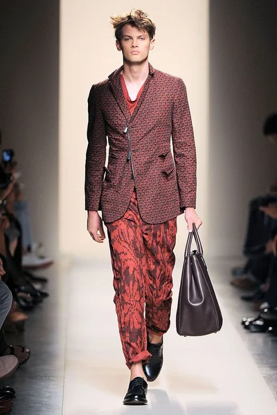 Look 32